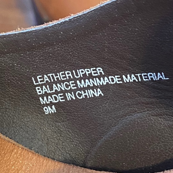 Hinge- Leather upper with wooden block heel - Picture 10 of 15